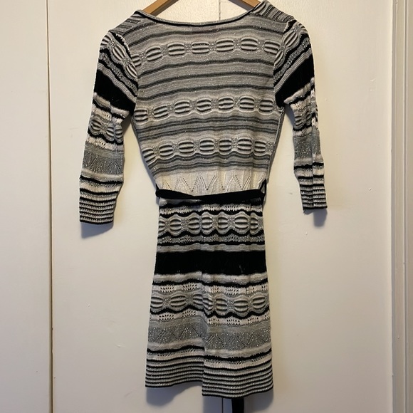 Romeo & Juliet Couture Knit Tunic Dress - Picture 4 of 4